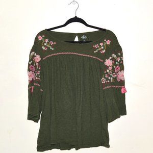 St. John's Bay 3/4 Sleeve Top Size XXL -- Green with Embroidered Floral Sleeves